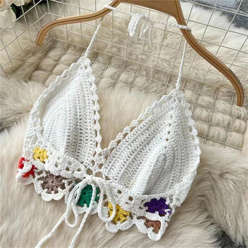 Heidi-Mode | Frauen 2 Teiliges Outfit Set Boho Lochschnitt Häkelstrick Halterneck Bh Top und Asymmetrischer Fransen Mini Rock Strand Cover Up