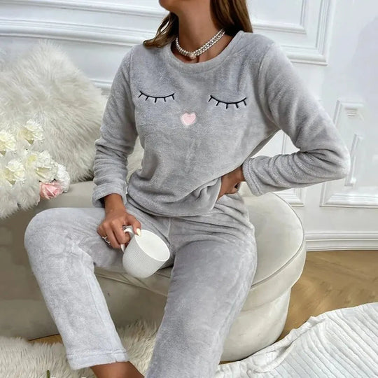 Heidi-Mode | Gemütliches Pyjama Satz mit Langen Ärmeln und Gesticktem Wimpern Drucken