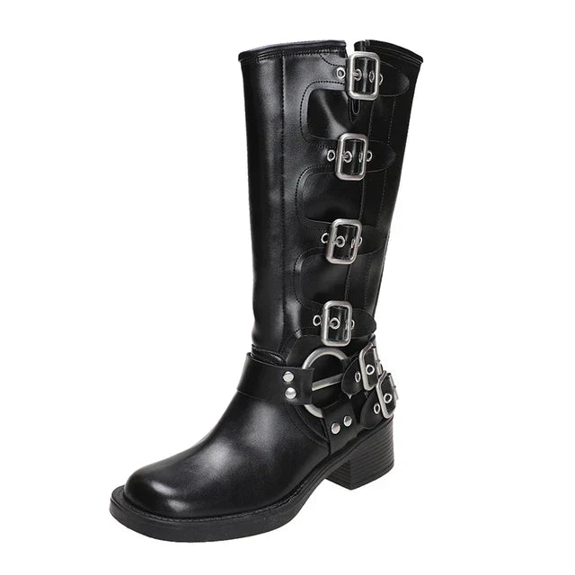 Heidi-Mode | Retro braune Stiefel mit Gürtelschnalle