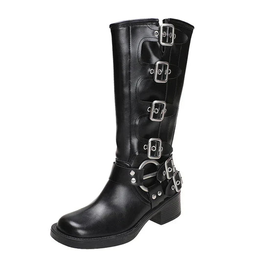 Heidi-Mode | Retro braune Stiefel mit Gürtelschnalle