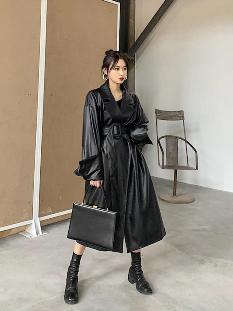 Heidi-Mode | Lautaro Lang Übergrößen Leder Trenchcoat für Frauen Lange Ärmel Revers Lose Passform Herbst Stilvolles Schwarzes Damenbekleidung Streetwear