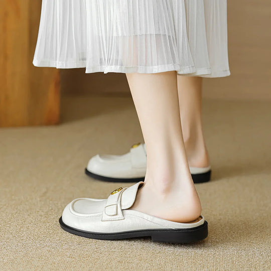 Heidi-Mode | Frühling Neue Frauen Flache Slipper Britischer Stil Schwarz Metall Dekoration Damen Freizeit Mules Arbeit und Outdoor Kleidung Große Größe