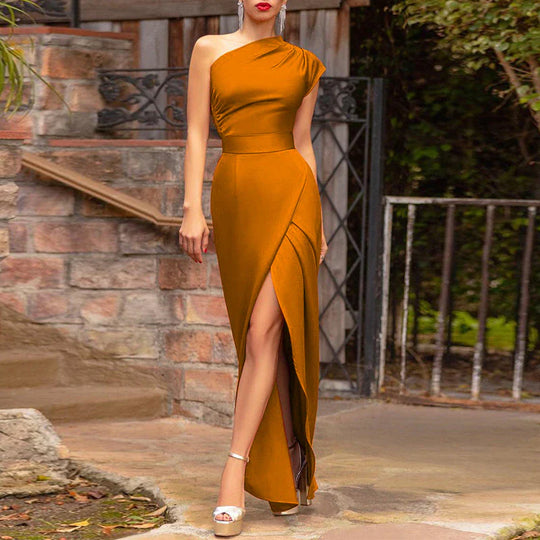 Elegantes hochgeschlitztes Maxikleid
