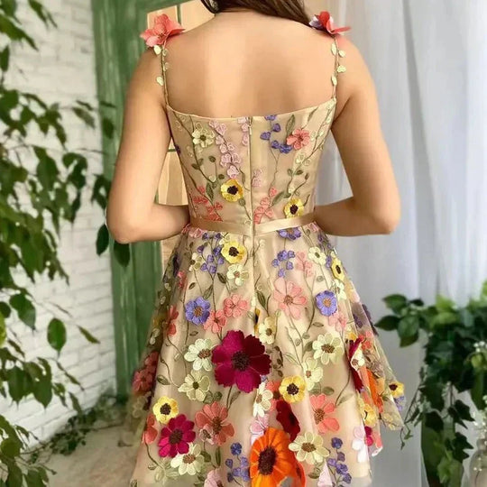 Kleid mit Blumenstickerei und Trägern - Lila