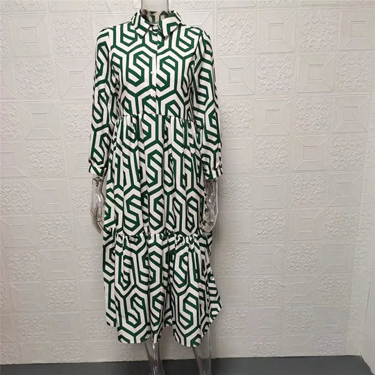 Langärmeliges Kleid mit geometrischem Muster