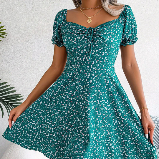 Heidi | Kleid mit V-Ausschnitt und Schnürung