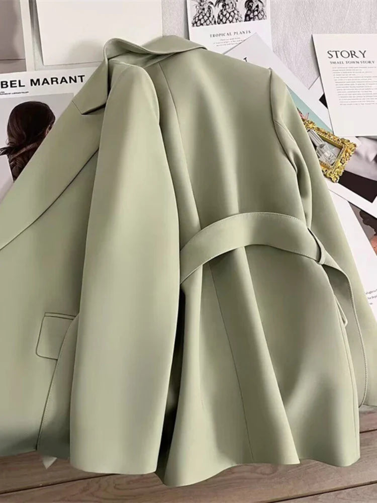 Heidi-Mode | Stilvolle Blazer mit Gürtel für Einen Modernen Look