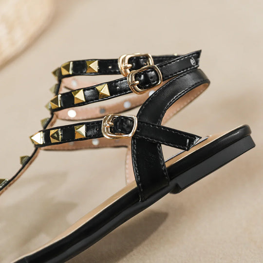 Heidi-Mode | Neue Sommer Outdoor Damen Flache Sandalen Britischer Stil Damen Lässig Römische Flache Stilvolle Niet Design Arbeit und Fest