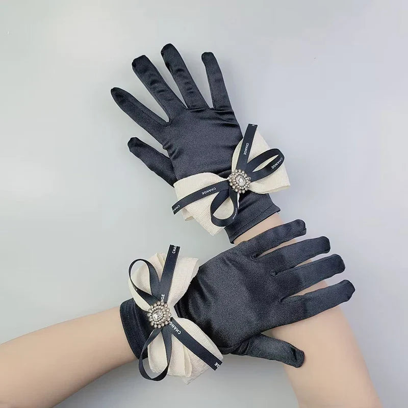Heidi-Mode | Weinlese Schwarze Kurze Satin Hepburnhandschuhe