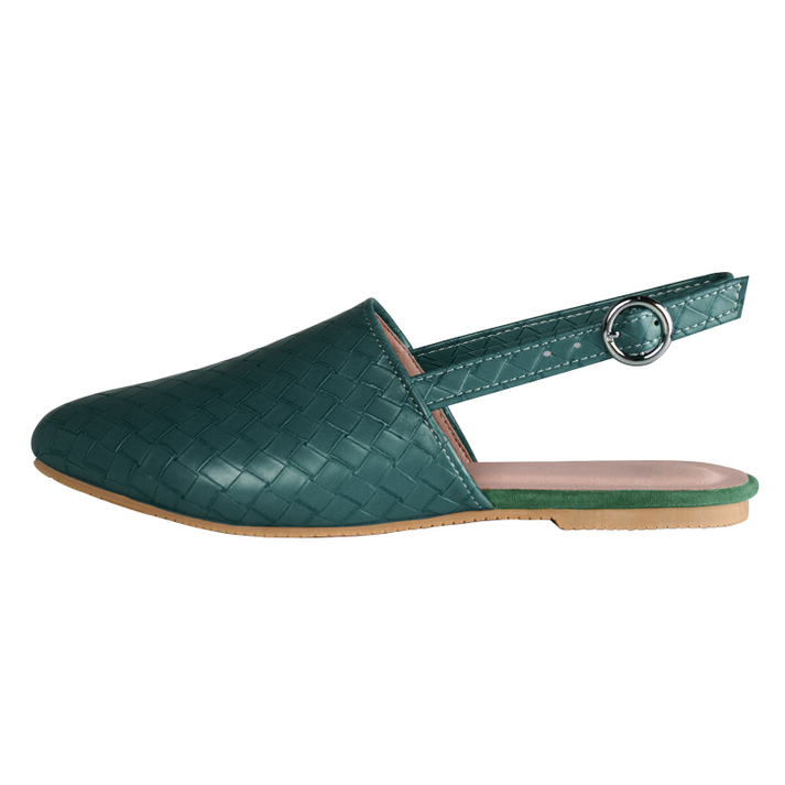 Flach geschnittene Sandalen mit Flechtmuster