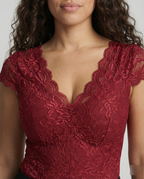 Heidi-Mode - Elegante Body Suit mit Spitzenärmeln und V-Ausschnitt