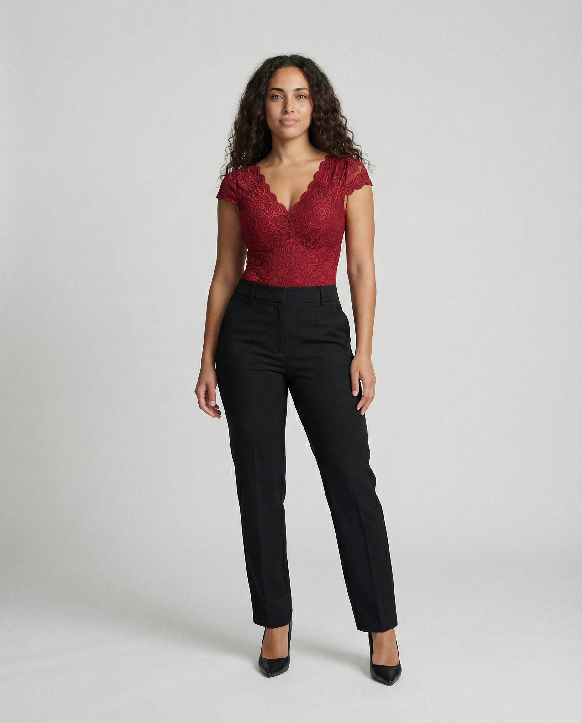 Heidi-Mode - Elegante Body Suit mit Spitzenärmeln und V-Ausschnitt