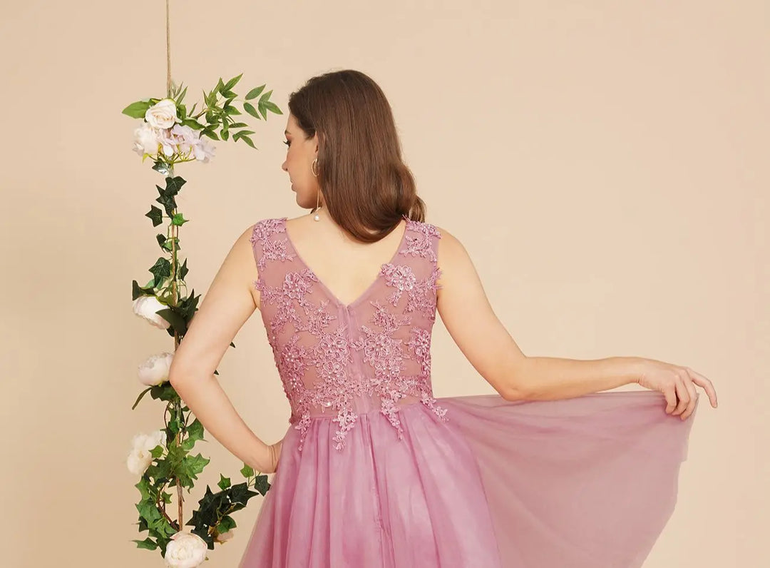 Heidi-Mode | Kurzes Homecoming Kleid Illusion Ausschnitt Ohne Ärmel Blumen Applikationen Abendkleid mit Integrierter Schale Chiffon Rock