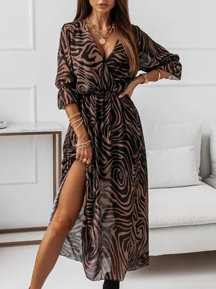 Heidi-Mode | Lässiges Maxikleid mit Seitenschlitz und Großem Blumenmuster Unten