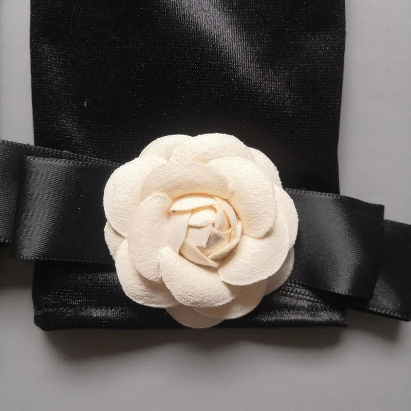 Heidi-Mode | Weinlese Schwarze Kurze Satin Hepburnhandschuhe