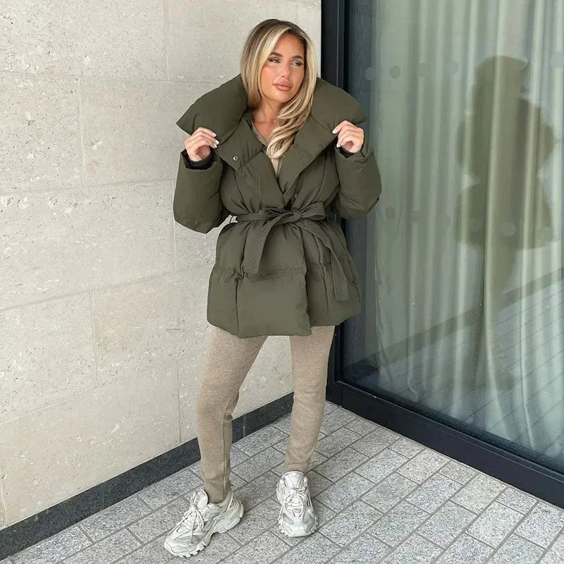 Heidi-Mode | Kurze Damenjacke Mit Stehkragen Und Taillierter Taille