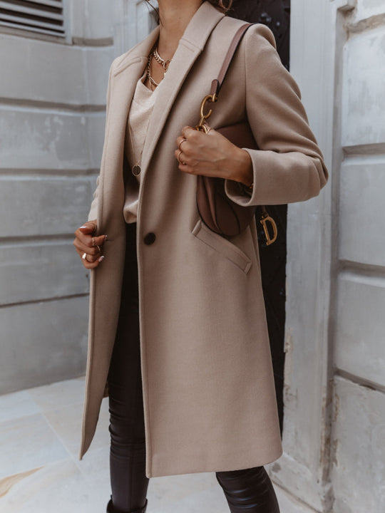 Heidi-Mode | Lange Wolljacke mit Klappen und Knöpfen