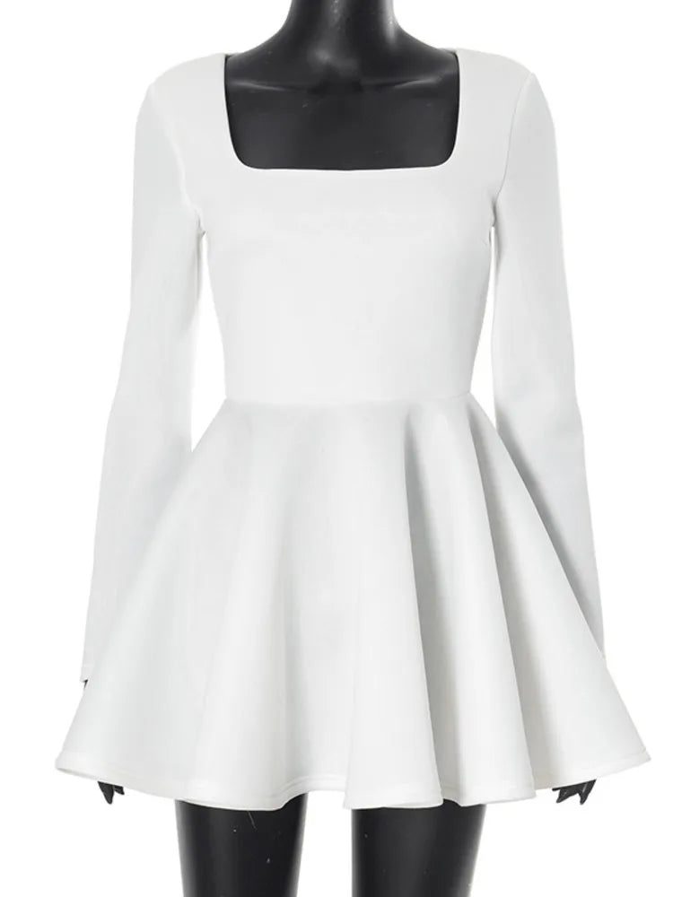 Heidi-Mode | Elegantes Weißes Mini-Kleid Mit Quadrat-Ausschnitt