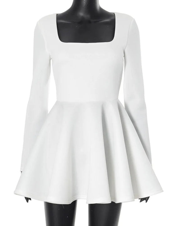 Heidi-Mode | Elegantes Weißes Mini-Kleid Mit Quadrat-Ausschnitt