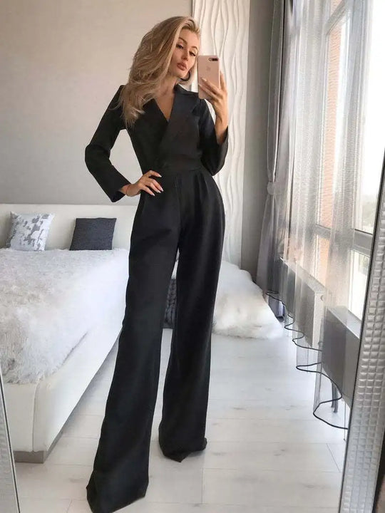 Eleganter femininer Jumpsuit-Flair