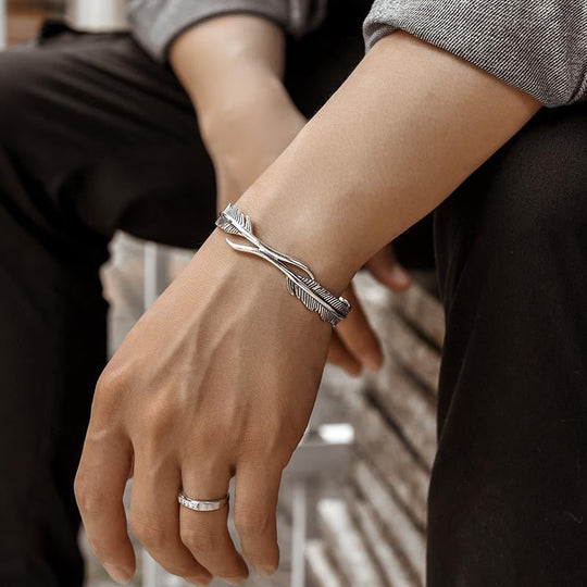 veren manchet armband met opengewerkt ontwerp