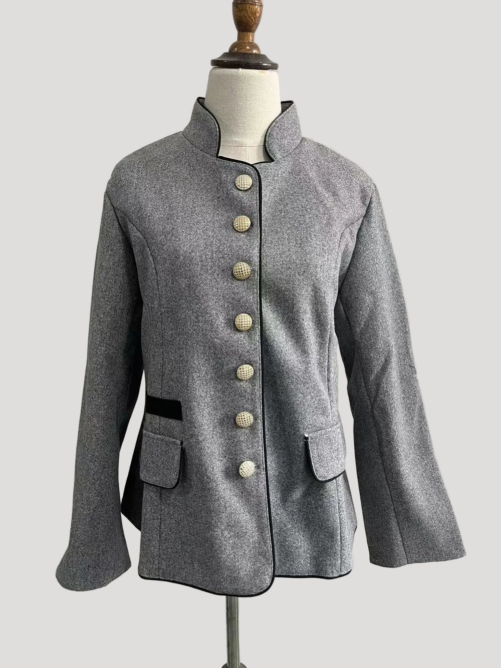 Heidi-Mode | Mehrknopf Damenjacke aus Wolle mit Farbkombination