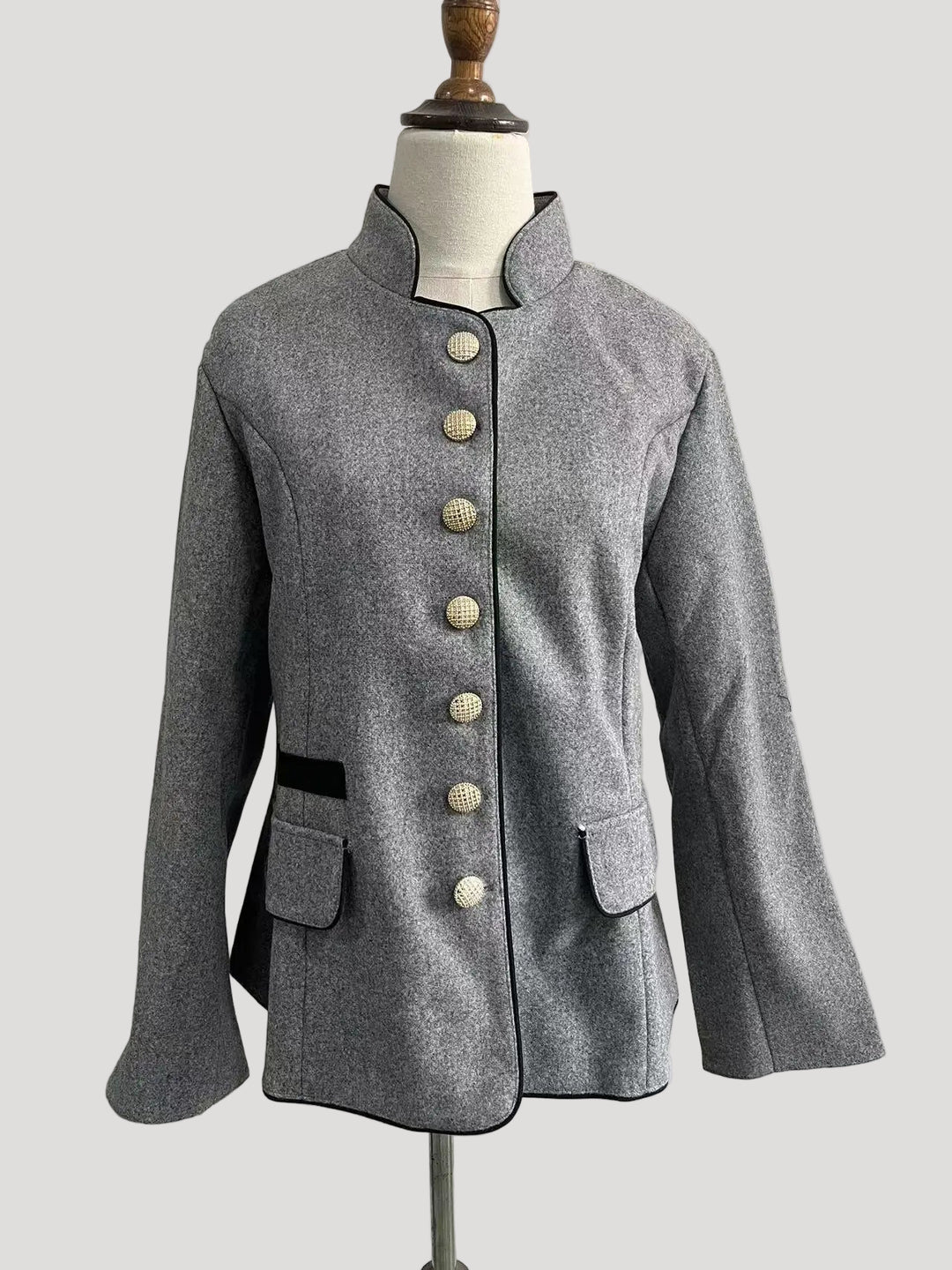 Heidi-Mode | Mehrknopf Damenjacke aus Wolle mit Farbkombination