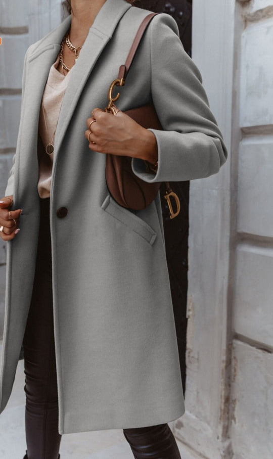 Heidi-Mode | Lange Wolljacke mit Klappen und Knöpfen