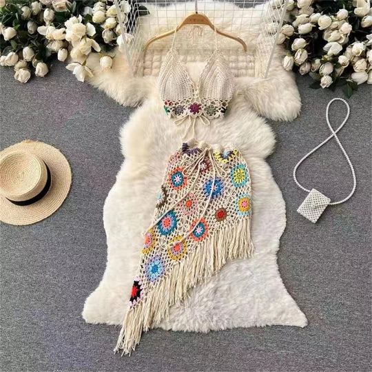 Heidi-Mode | Frauen 2 Teiliges Outfit Set Boho Lochschnitt Häkelstrick Halterneck Bh Top und Asymmetrischer Fransen Mini Rock Strand Cover Up