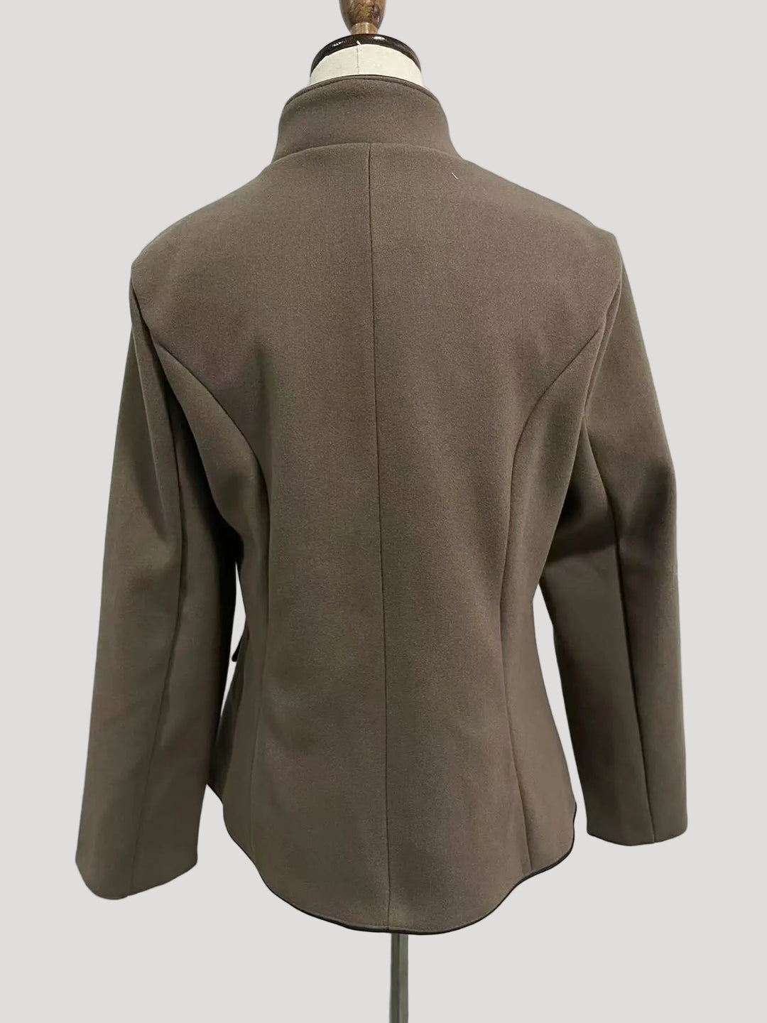 Heidi-Mode | Mehrknopf Damenjacke aus Wolle mit Farbkombination