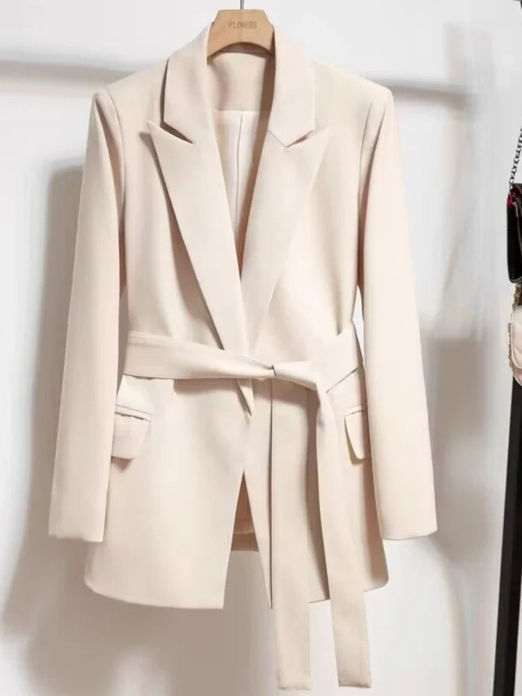 Heidi-Mode | Stilvolle Blazer mit Gürtel für Einen Modernen Look
