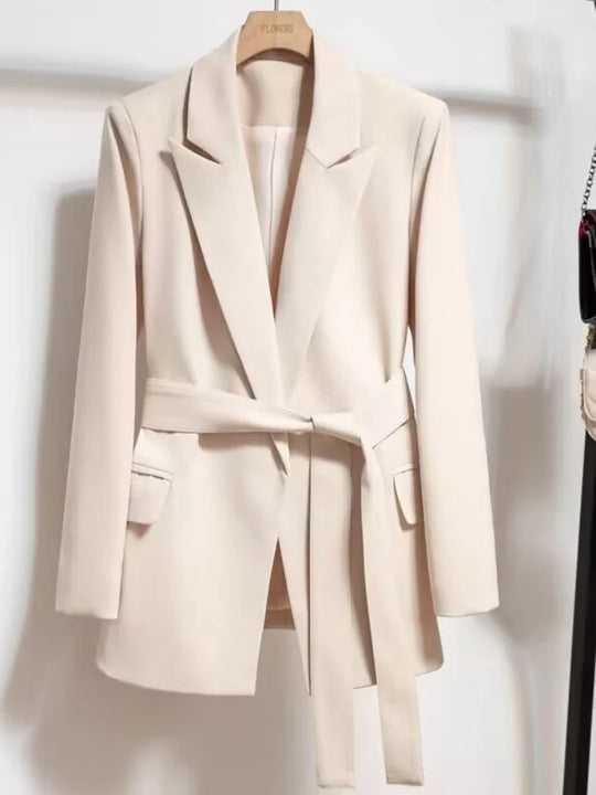 Heidi-Mode | Stilvolle Blazer mit Gürtel für Einen Modernen Look