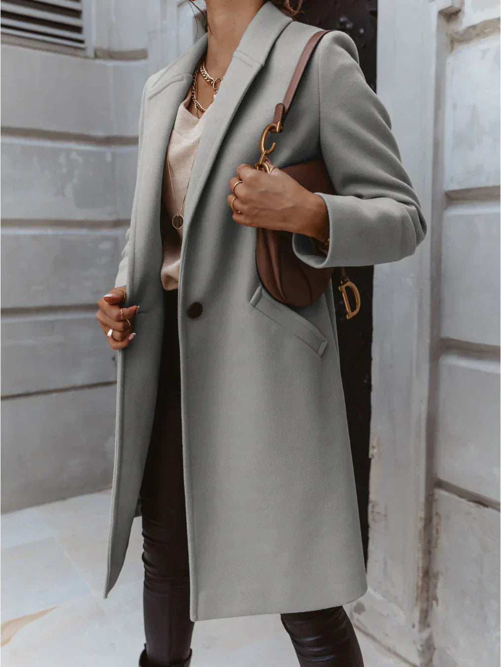 Heidi-Mode | Lange Wolljacke mit Klappen und Knöpfen