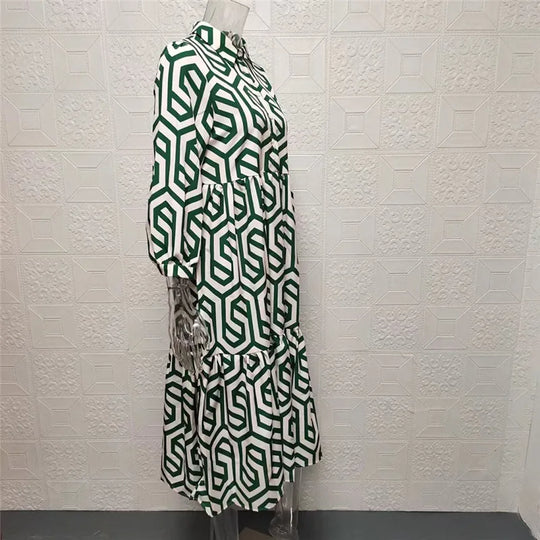 Langärmeliges Kleid mit geometrischem Muster