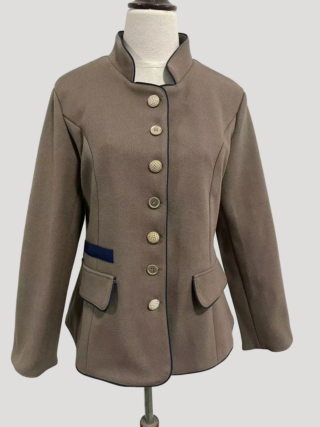 Heidi-Mode | Mehrknopf Damenjacke aus Wolle mit Farbkombination