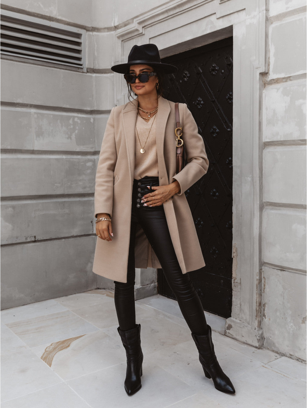 Heidi-Mode | Lange Wolljacke mit Klappen und Knöpfen
