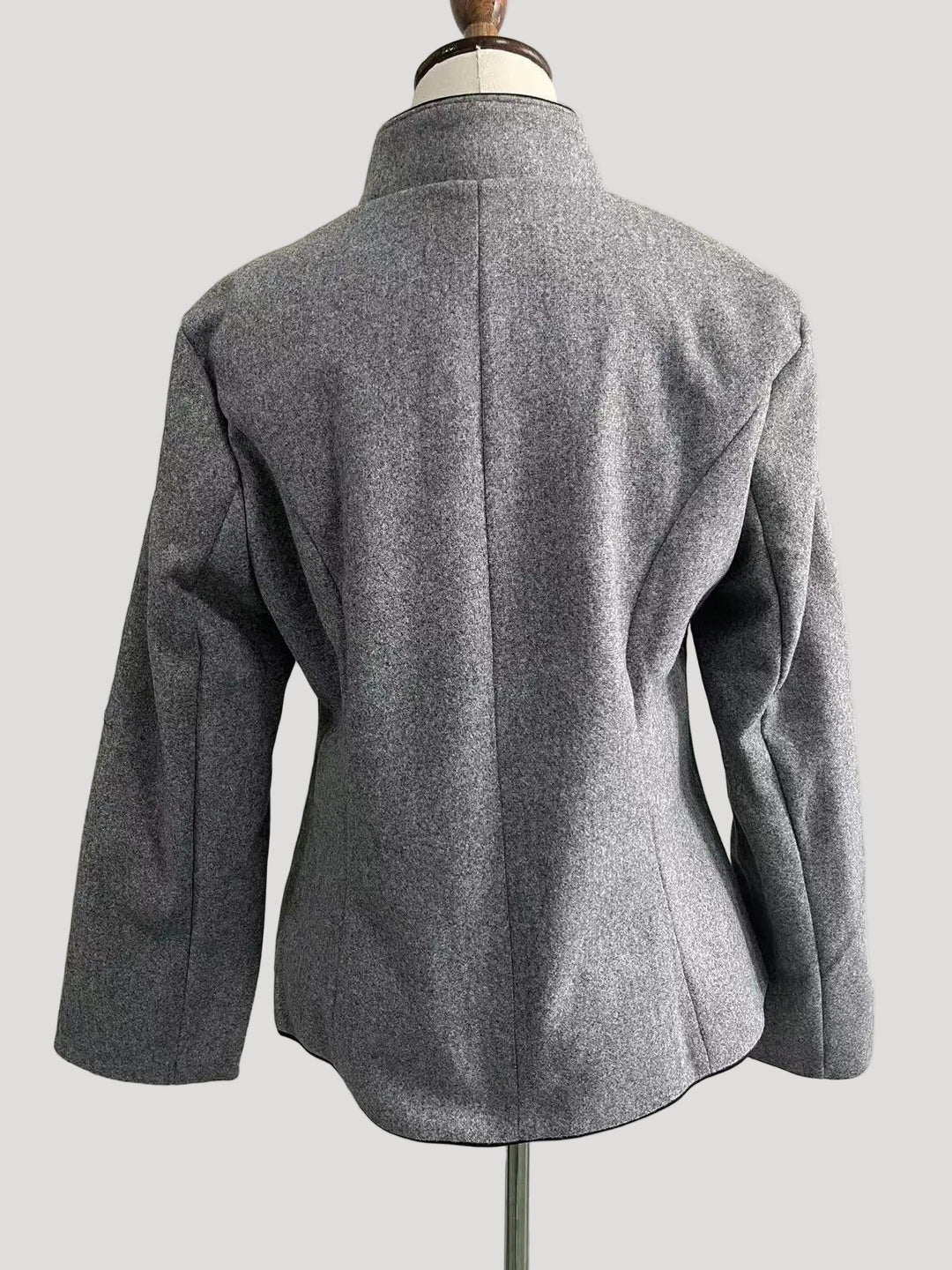 Heidi-Mode | Mehrknopf Damenjacke aus Wolle mit Farbkombination