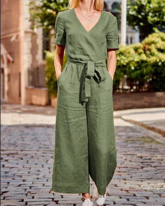 Stilvoller Jumpsuit mit Gürtel und kurzen Ärmeln