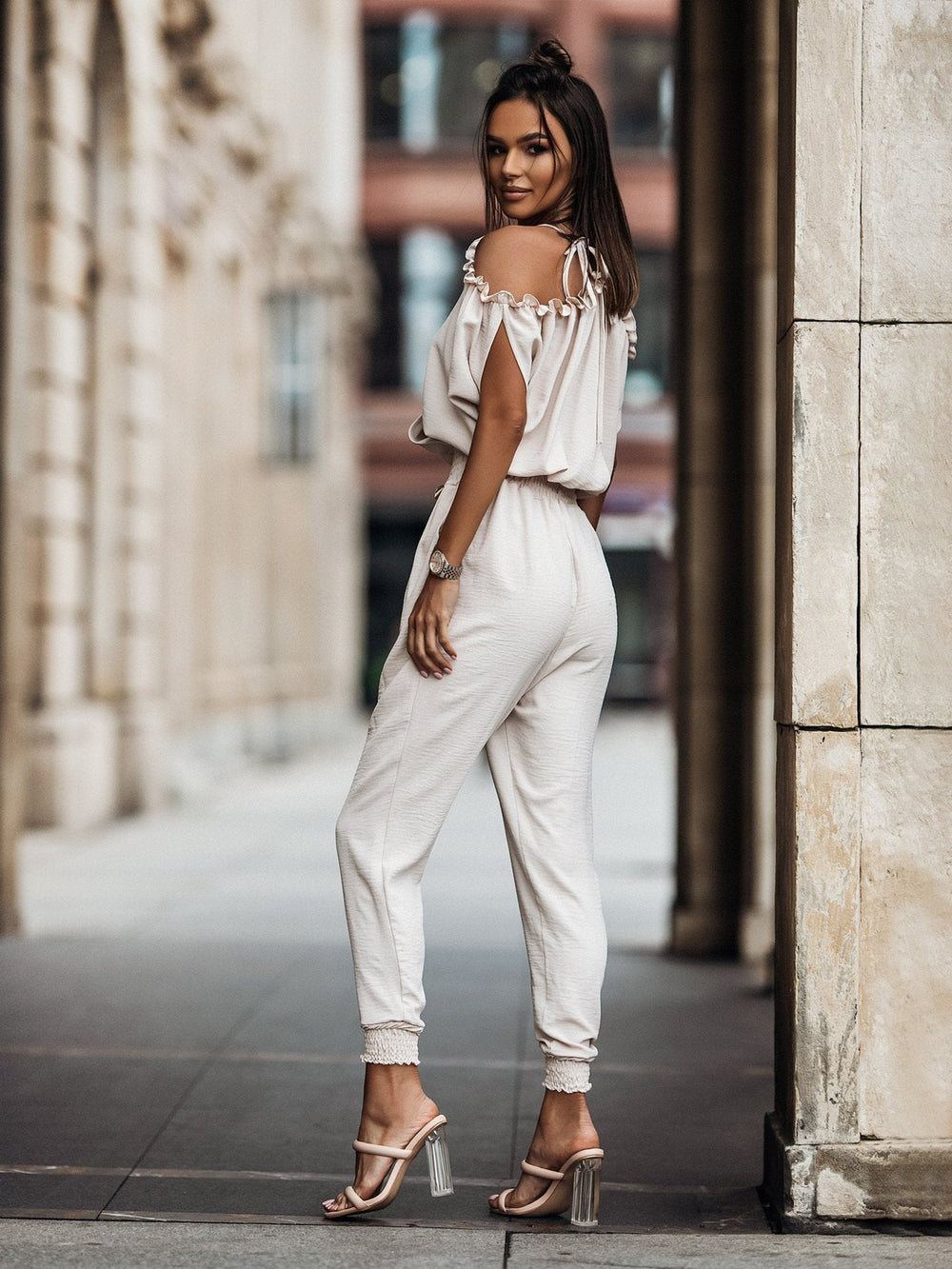 Heidi-Mode | Weißer Jumpsuit mit Offenen Schultern