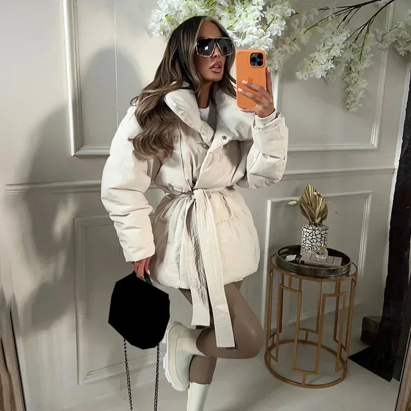 Heidi-Mode | Kurze Damenjacke Mit Stehkragen Und Taillierter Taille