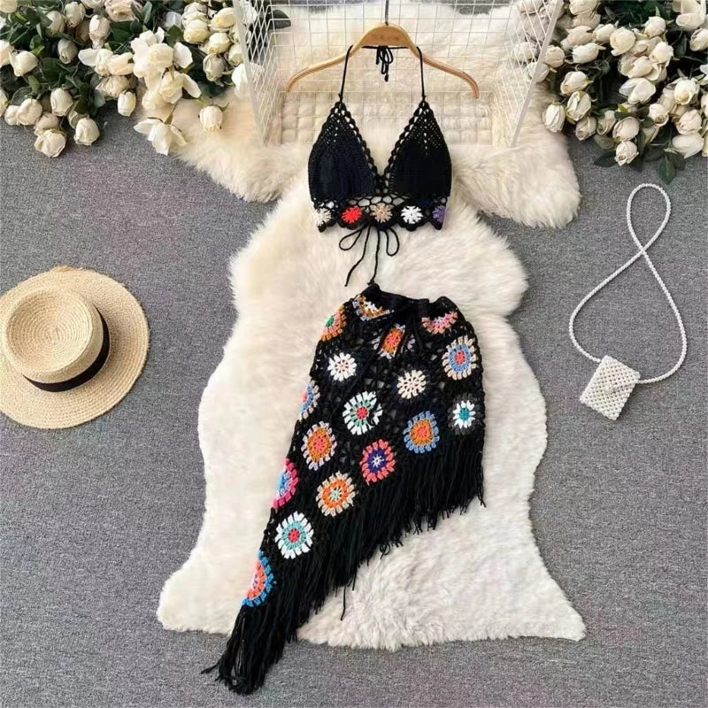 Heidi-Mode | Frauen 2 Teiliges Outfit Set Boho Lochschnitt Häkelstrick Halterneck Bh Top und Asymmetrischer Fransen Mini Rock Strand Cover Up