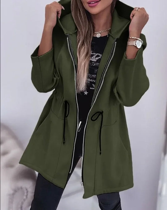 Heidi-Mode | Frühlingsjacke mit Kapuze und plissiertem Bund