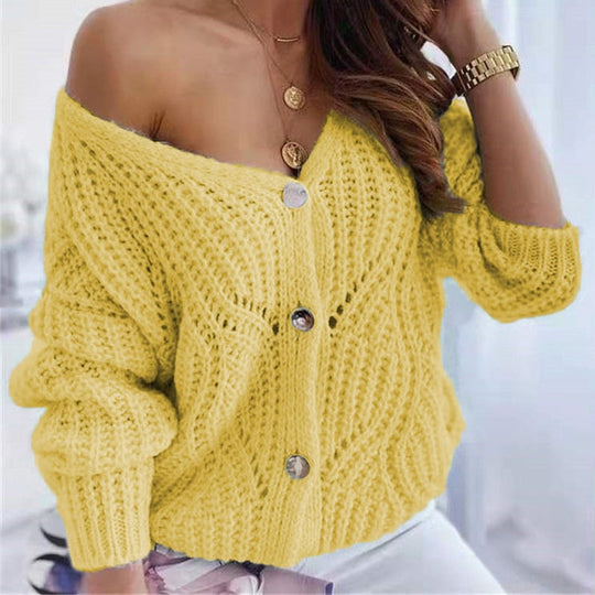 Heidi-Mode | Eleganter, Weicher, Schulterfreier Pullover in Übergröße mit Knöpfen