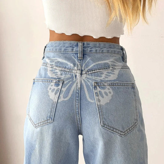 Die stylische und einzigartige Jeans mit Schmetterlingsmuster