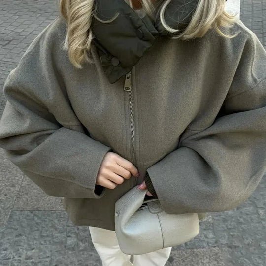 Lässige lockere Damenjacke mit Kapuze