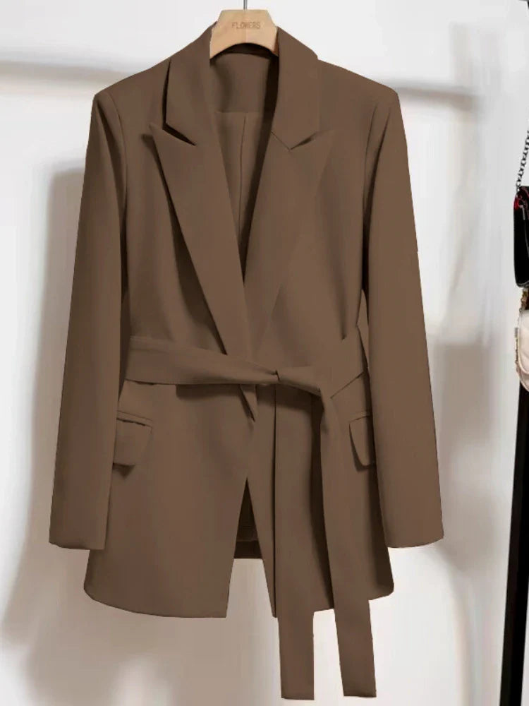 Heidi-Mode | Stilvolle Blazer mit Gürtel für Einen Modernen Look