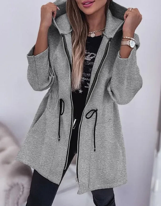 Heidi-Mode | Frühlingsjacke mit Kapuze und plissiertem Bund