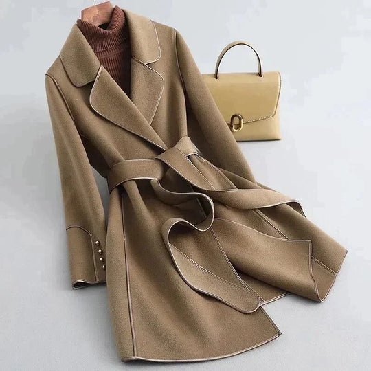 Heidi-Mode | Trenchcoat Taillierte Passform Gürtelte Taille Luxusstoff Mittellang