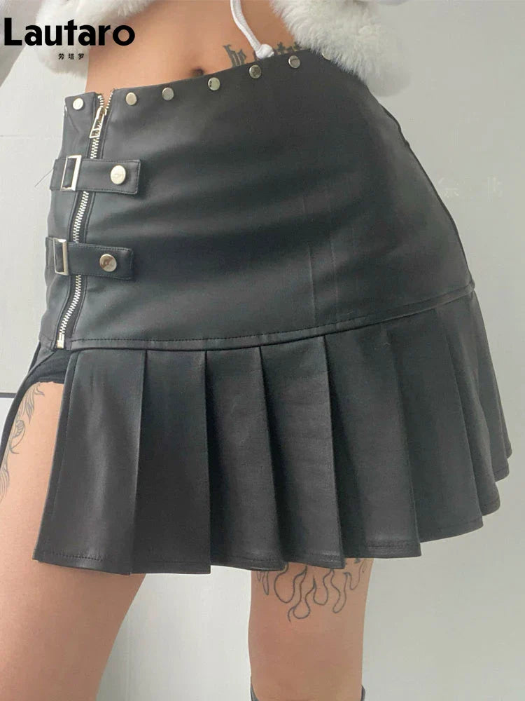 Heidi-Mode | Lautaro Frühling Sommer Sexy Retro Weiß Schwarz Pu Leder Mini Gefalteter Rock Damen Reißverschluss Niet Seiten Schlitz Kurz Designer Kleidung