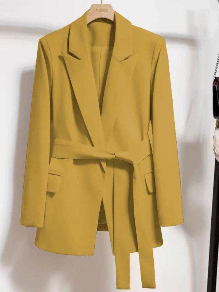 Heidi-Mode | Stilvolle Blazer mit Gürtel für Einen Modernen Look